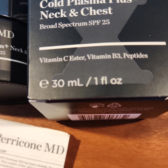 Perricone MD Cold Plasma Plus+ Cream in Black Jar - Picture 3 of 5